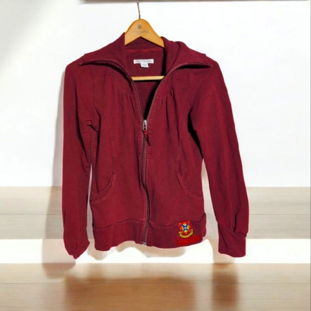 Women's Queen's University Embroidered Burgundy Jacket By Cutter And Buck Sz XS
